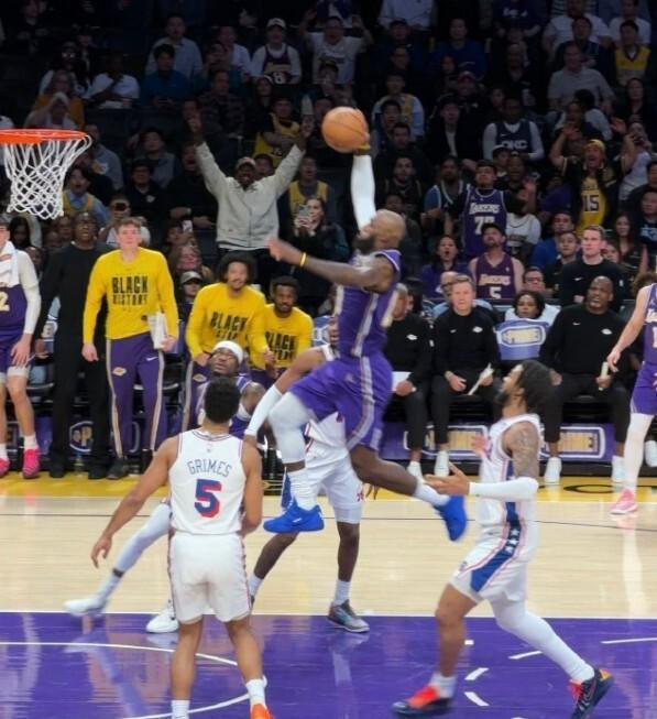 博鱼体育官网-119-115！东契奇伤退，里夫斯35分，湖人险胜终结76人队5连胜